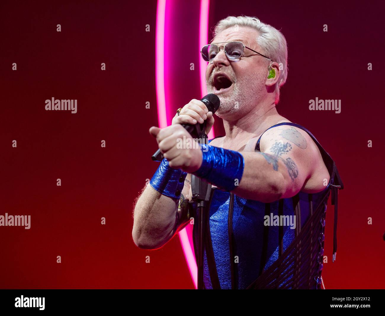 Édimbourg, Écosse, Royaume-Uni.06e octobre 2021.Erasure se produire en direct au Edinburgh Usher Hall le mercredi 6 octobre 2021 pour promouvoir leur dix-huitième album studio, les membres du groupe Neon: Andy Bell et Vince Clarke crédit: Alan Rennie/Alamy Live News Banque D'Images