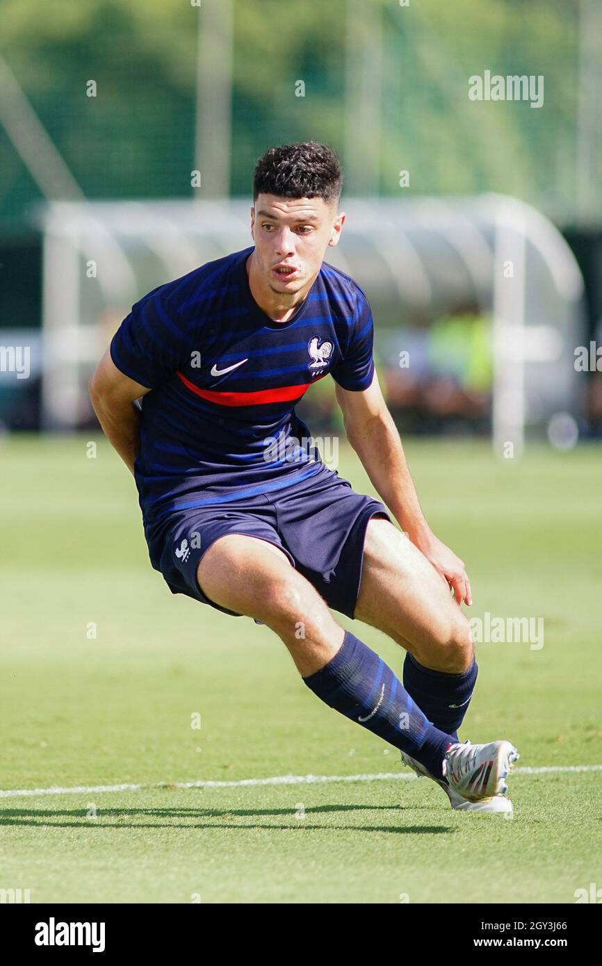 Matthis Abline de France en action pendant la France contre l'Angleterre U19 match amical au Marbella football Center.(Note finale : France 3:1 Angleterre) Banque D'Images