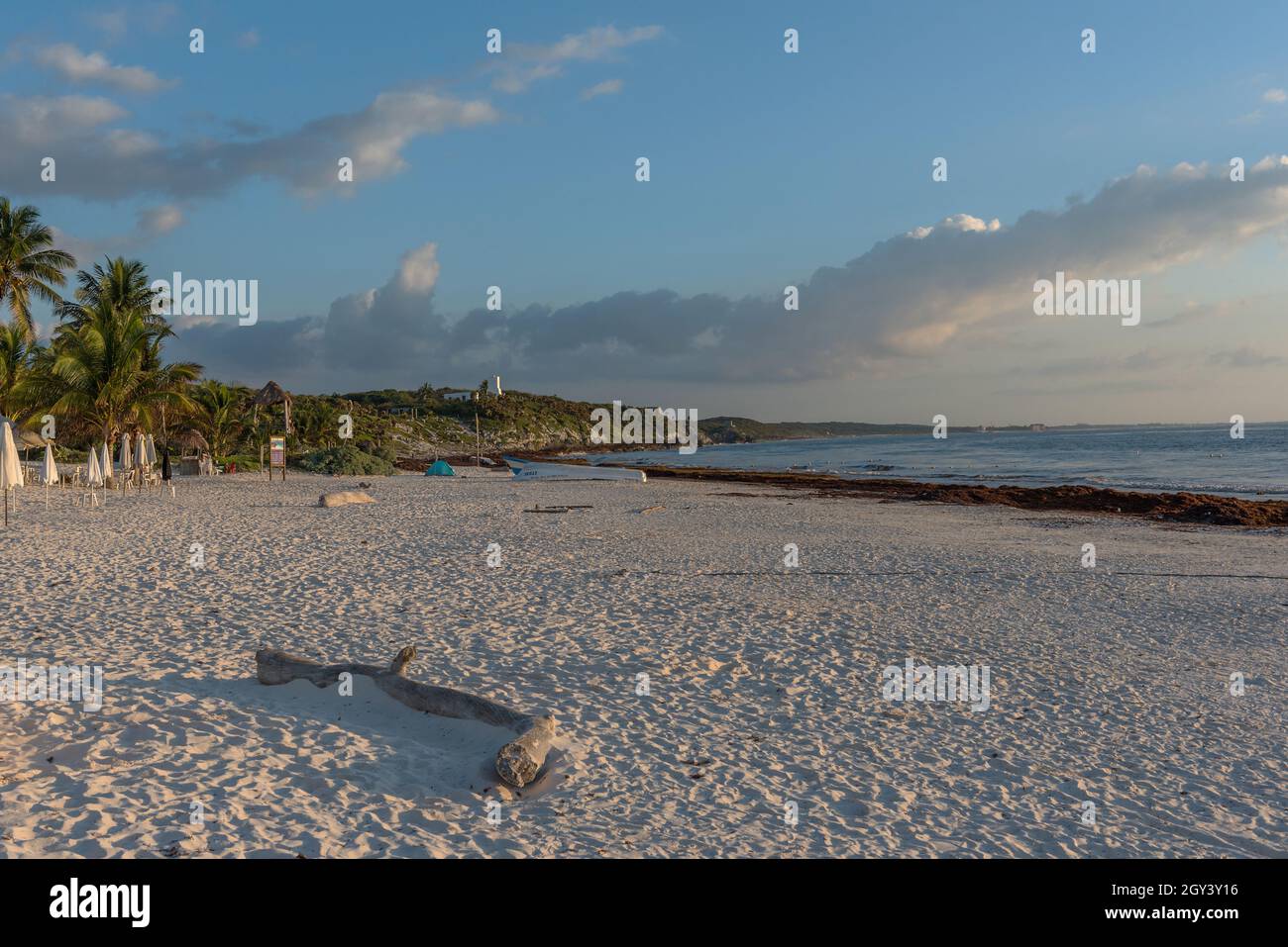 Lever du soleil sur Tulum Beach, Quintana Roo, Mexique Banque D'Images