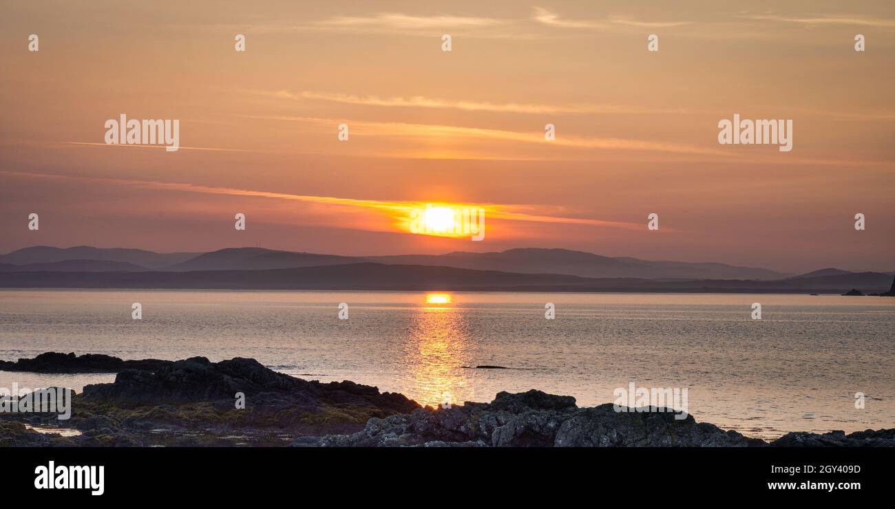 Soleil se trouvant sur la baie de Tullagh sur la péninsule d'Inishowen dans le comté de Donegal Irlande Banque D'Images
