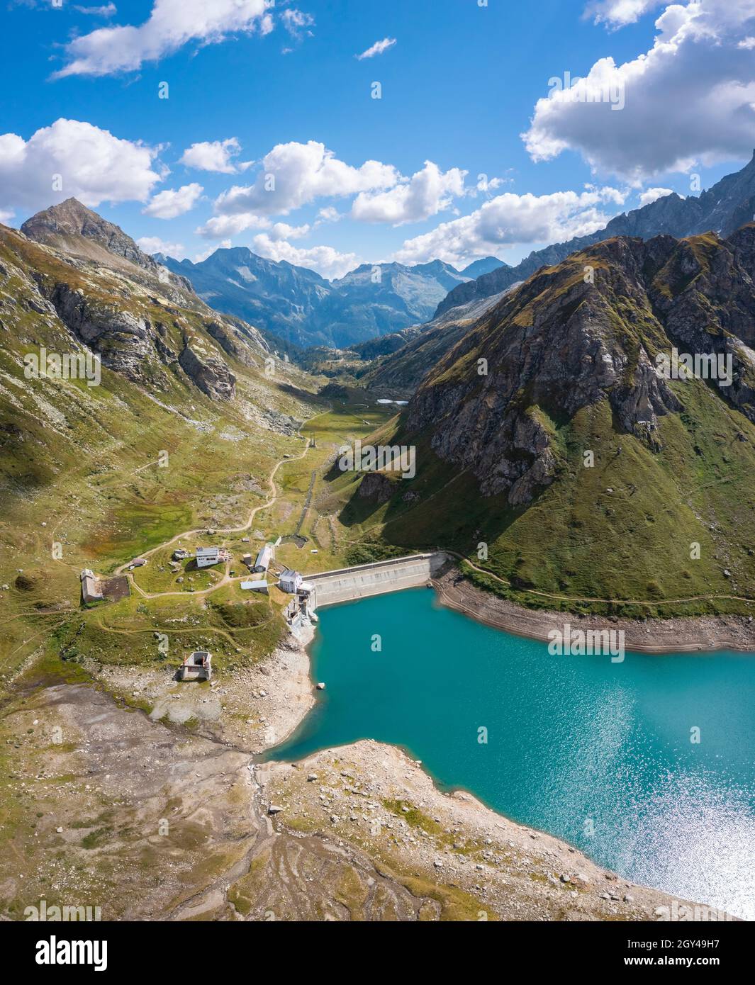 Vue sur le lac Vannino et le barrage près de Sagersboden, Formazza.Formazza, Valle Formazza, Verbano Cusio Ossola, Piémont, Italie. Banque D'Images