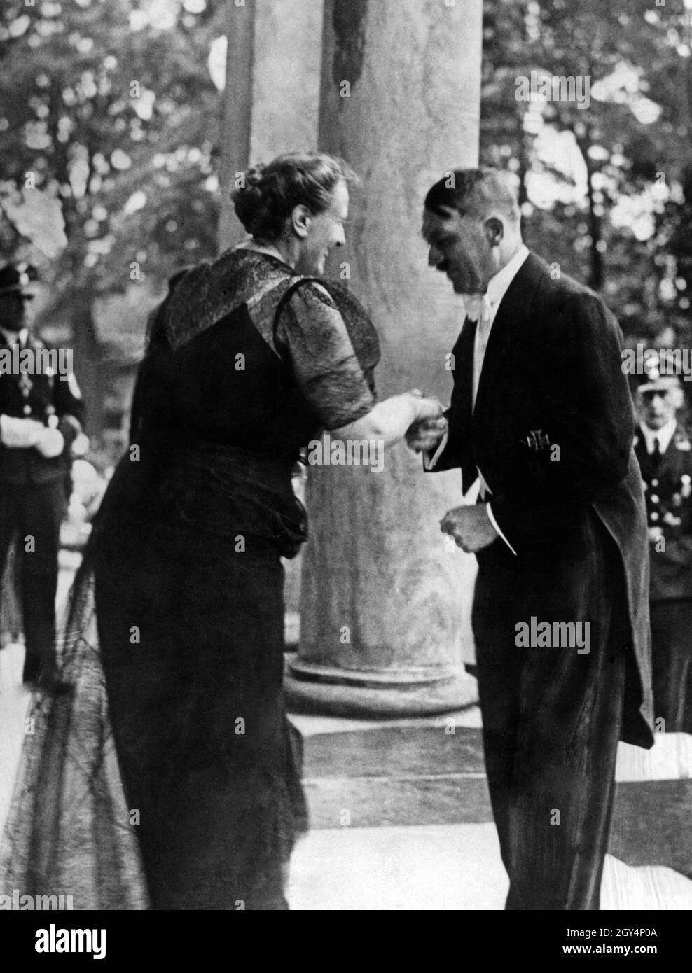 Adolf Hitler avec le directeur et la belle-fille de Richard Wagner et fidèle de longue date d'Hitler Winifred Wagner.[traduction automatique] Banque D'Images