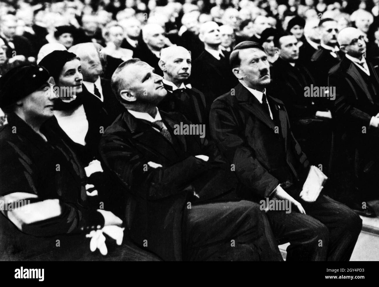 Le seigneur maire de Leipzig Carl Friedrich Goerdeler dans le Gewandhaus de Leipzig à l'occasion de la célébration Richard Wagner à l'occasion du 50ème anniversaire de sa mort avec Adolf Hitler.Goerdeler appartenait à la résistance civile autour du groupe dirigé par le Comte Stauffenberg de la tentative d'assassinat du 20 juillet 1944, et en conséquence a été exécuté à Berlin Plötzensee au début de 1945.Le réseau de résistance du cercle Goerdeler, nommé d'après lui, a fait des premiers efforts dans la lutte contre le national-socialisme.Goerdeler a lui-même démissionné de son poste de car régie de Leipzig dès 1936 en signe de protestation contre le Banque D'Images