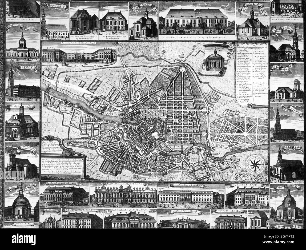 Cette carte de la ville, créée vers 1750, montre la ville de Berlin orientée sud avec ses différentes banlieues.Les vues sur les églises et les bâtiments importants sont regroupées autour de la carte.[traduction automatique] Banque D'Images