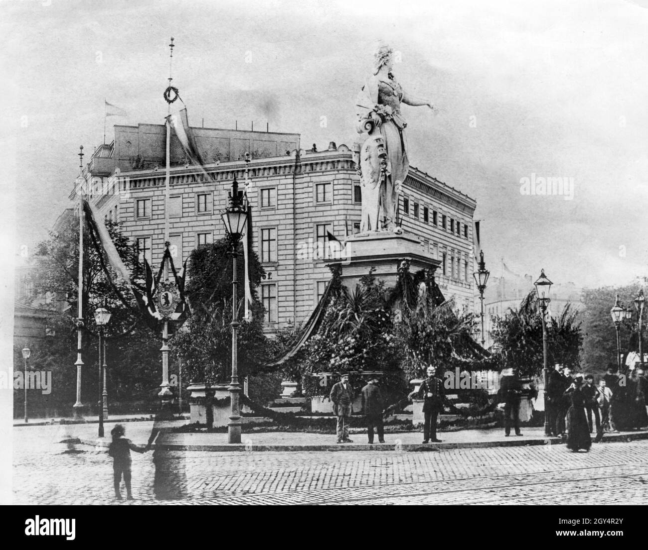 Une statue en plâtre de Berolina a été érigée sur la place Potsamer à Berlin-Mitte pour marquer la visite du roi italien Umberto en 1889.[traduction automatique] Banque D'Images