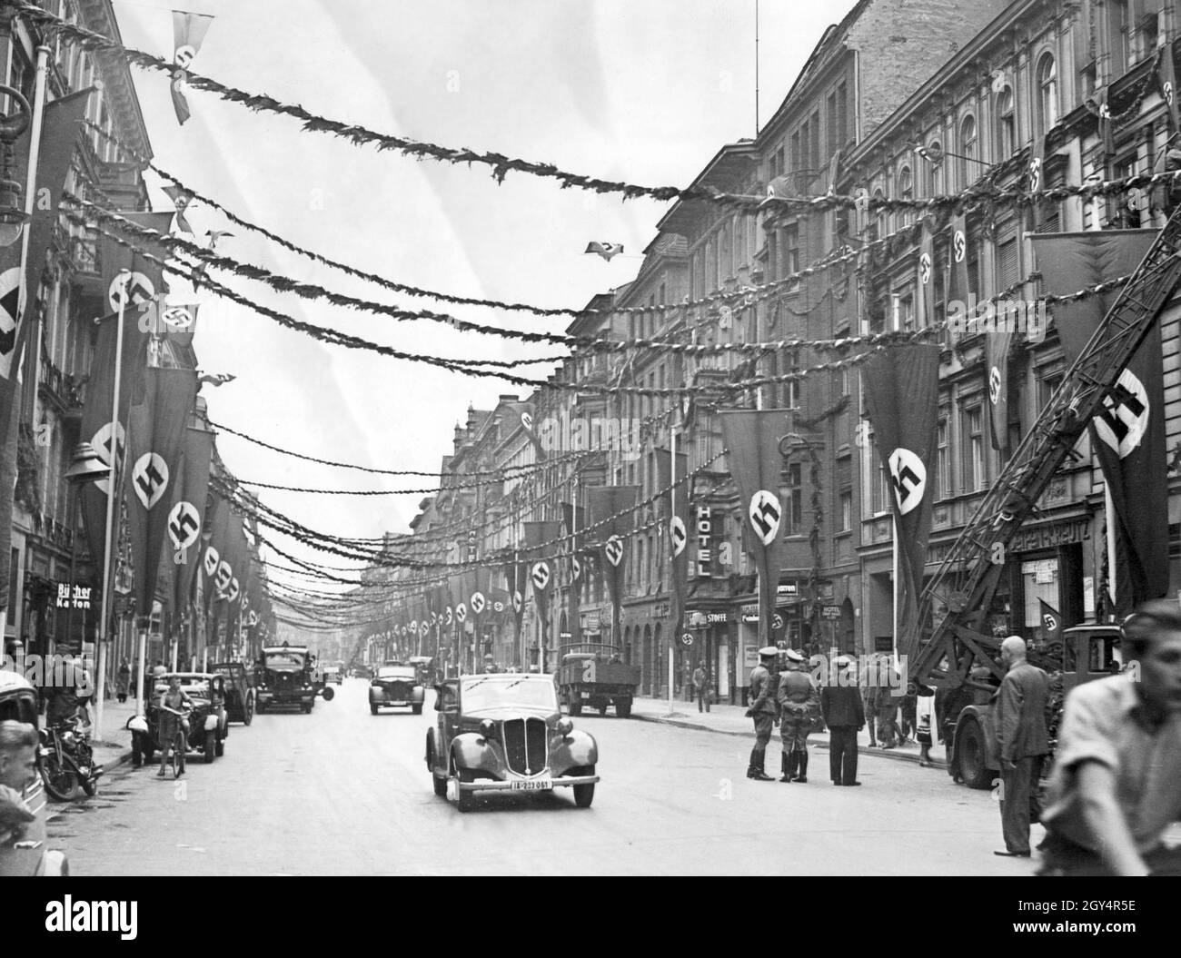 La photo montre Wilhelmstraße à Berlin-Mitte le 6 juillet 1940.Les derniers préparatifs avant le défilé de la victoire de la Wehrmacht après la campagne française ont lieu.[traduction automatique] Banque D'Images