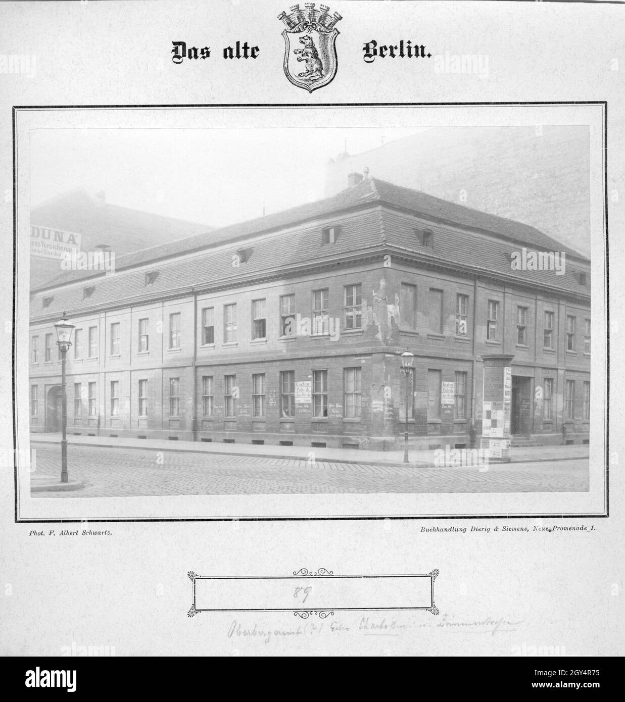 La photographie de Friedrich Albert Schwartz montre probablement le Bureau du Chef minier prussien à l'angle de Charlottenstraße et Zimmerstraße à Berlin-Mitte.Non daté, pris vers 1880.[traduction automatique] Banque D'Images