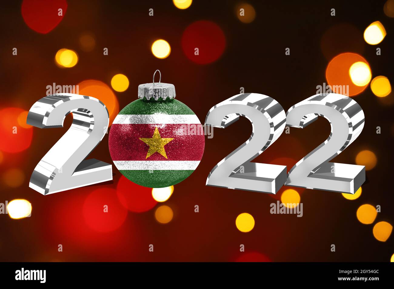 Arrière-plan coloré flou et appliqué le drapeau du Suriname sur le jouet du nouvel an.Célébration du nouvel an 2022 Banque D'Images