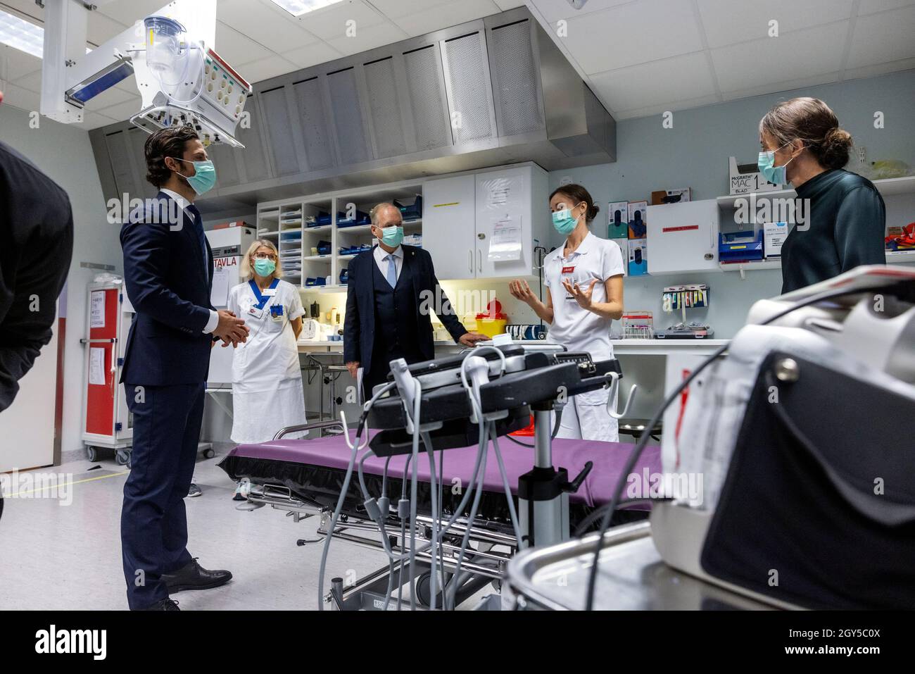 Le prince Carl Philip visite l'hôpital de Visby, à Visby, Gotland, le 07 octobre 2021. Le prince Carl Philip effectue une visite d'une journée dans le comté de Gotland. Photo : Karl Melander / TT / code 75135 Banque D'Images