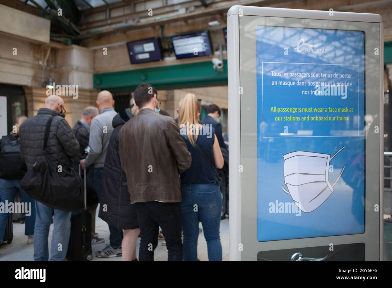 Paris, France, 4 octobre 2021 : à la Gare du Nord à Paris, les trains Eurostar circulent entre Paris et Londres avec moins de restrictions sur les passagers depuis que la liste des pays de l'Ambre a été supprimée par le gouvernement britannique.Anna Watson/Alay Live News Banque D'Images