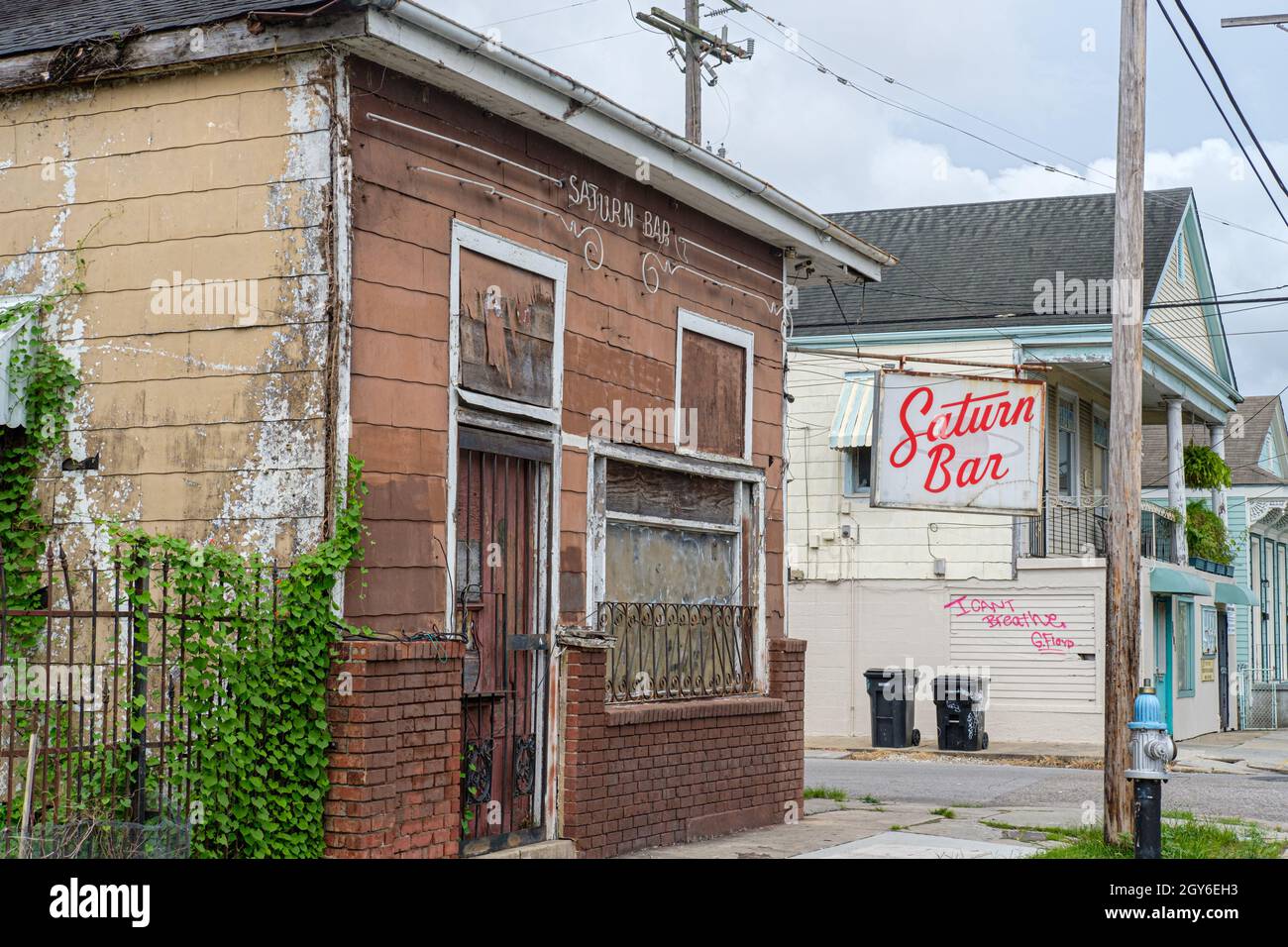 La Nouvelle-Orléans, Louisiane/États-Unis - 7/25/2020: Saturn Bar sur l'avenue St. Claude, dans le quartier supérieur du neuvième Banque D'Images