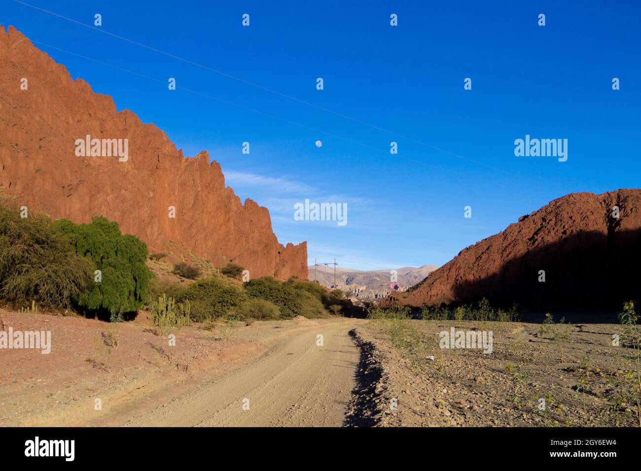 Route de terre bolivienne vue près de Tupiza Bolivie,.Quebrada de Palmira salon.paysage bolivien Banque D'Images