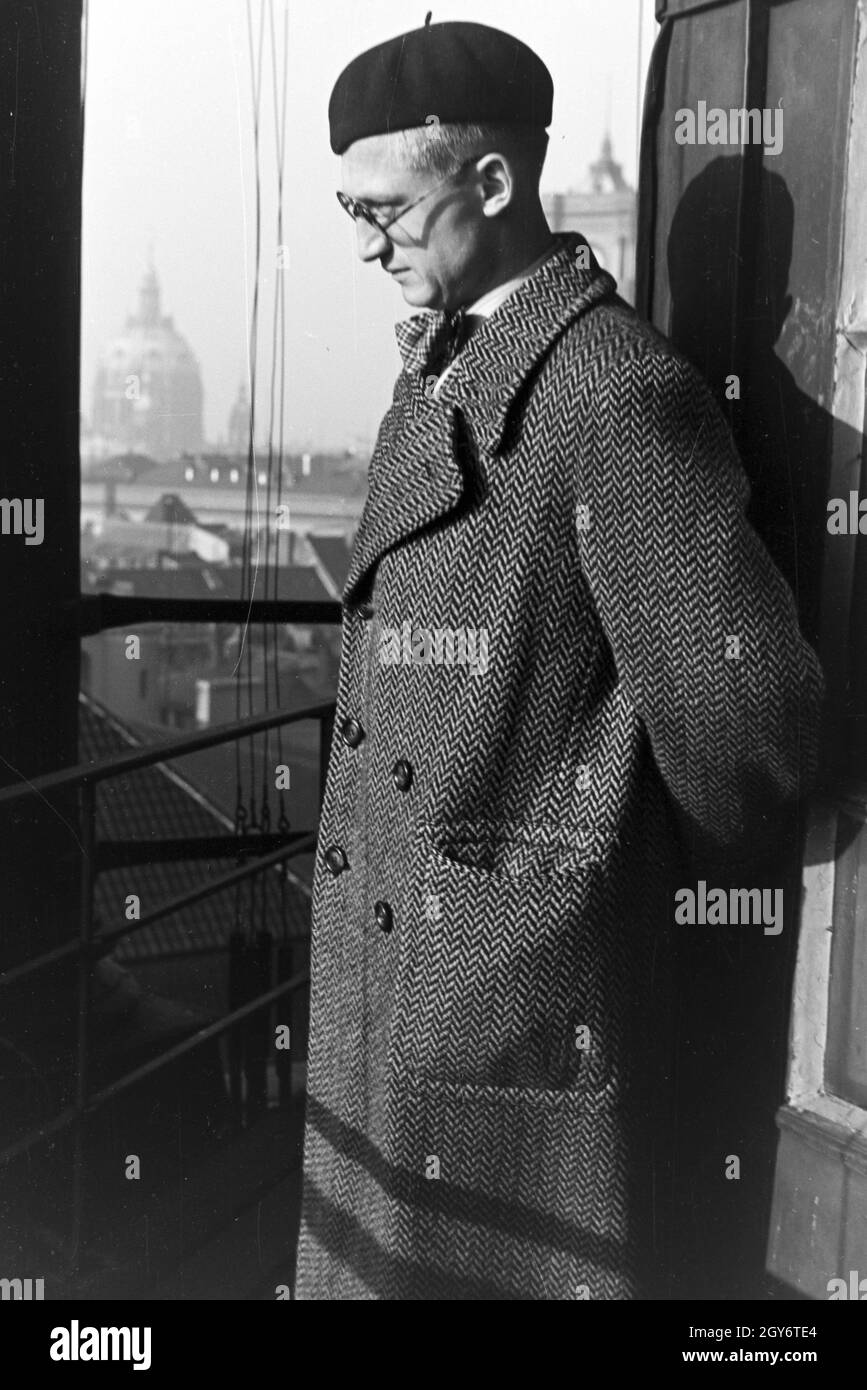 Wilhelm Bender, der Organist und Carilloneur - Glockenspieler - auf dem Turm der Parochialkirche in Berlin, Deutschland 1930er Jahre.Wilhelm Bender, organiste et carillonneur sur le beffroi de l'église Parochialkirche à Berlin, Allemagne des années 1930. Banque D'Images