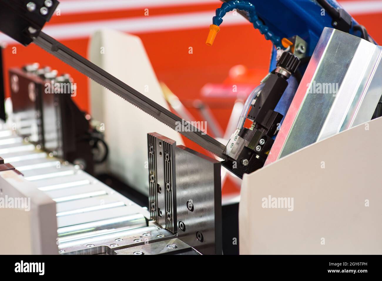 Moulage réalisé avec l'impression 3D inséré dans une machine de moulage par injection pour réaliser une petite série de produits métalliques. Banque D'Images