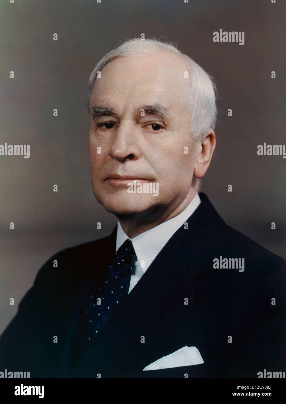 Cordell Hull (1871-1955), membre du Congrès américain 1907-1921 et 1923-1931, et le sénateur 1931-1933 du Tennessee, secrétaire d'État américain ayant le plus longtemps occupé la période 1933-1942, ont reçu le prix Nobel de la paix en 1945 pour son rôle dans l'établissement des Nations Unies, Head and Shoulders Portrait, Harry Warnecke, Robert F. Cranston, 1940 Banque D'Images