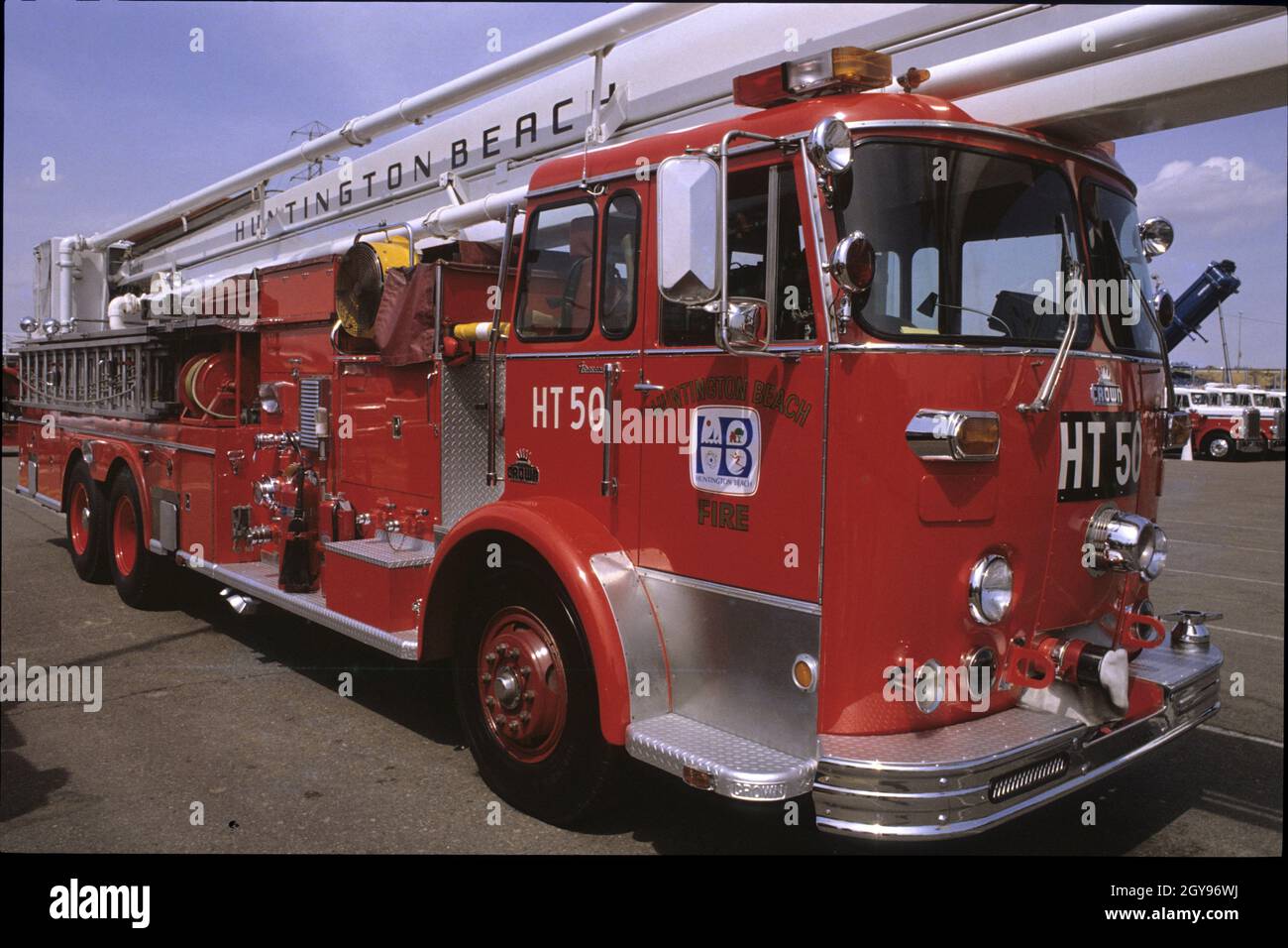 Camion de pompiers en stationnement, service d'incendie de Huntington Beach, Hollywood, Los Angeles, Californie, États-Unis Banque D'Images
