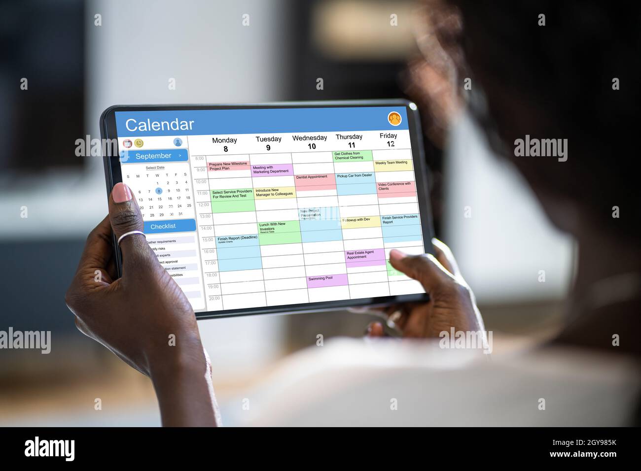 Cadre utilisant l'agenda numérique sur la tablette Photo Stock - Alamy