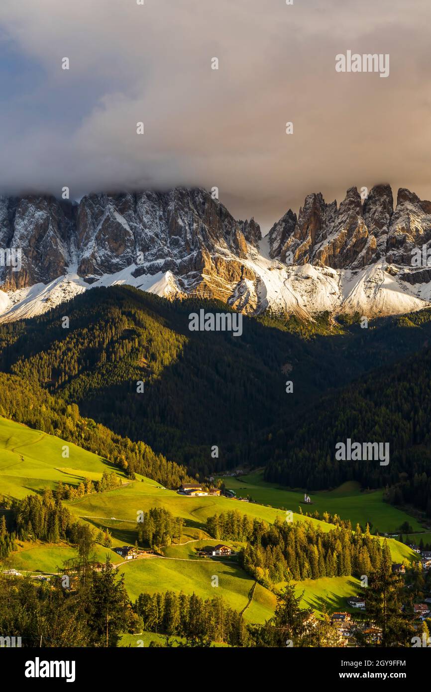 Magnifique paysage des dolomites italiens près de Santa Magdalena Banque D'Images