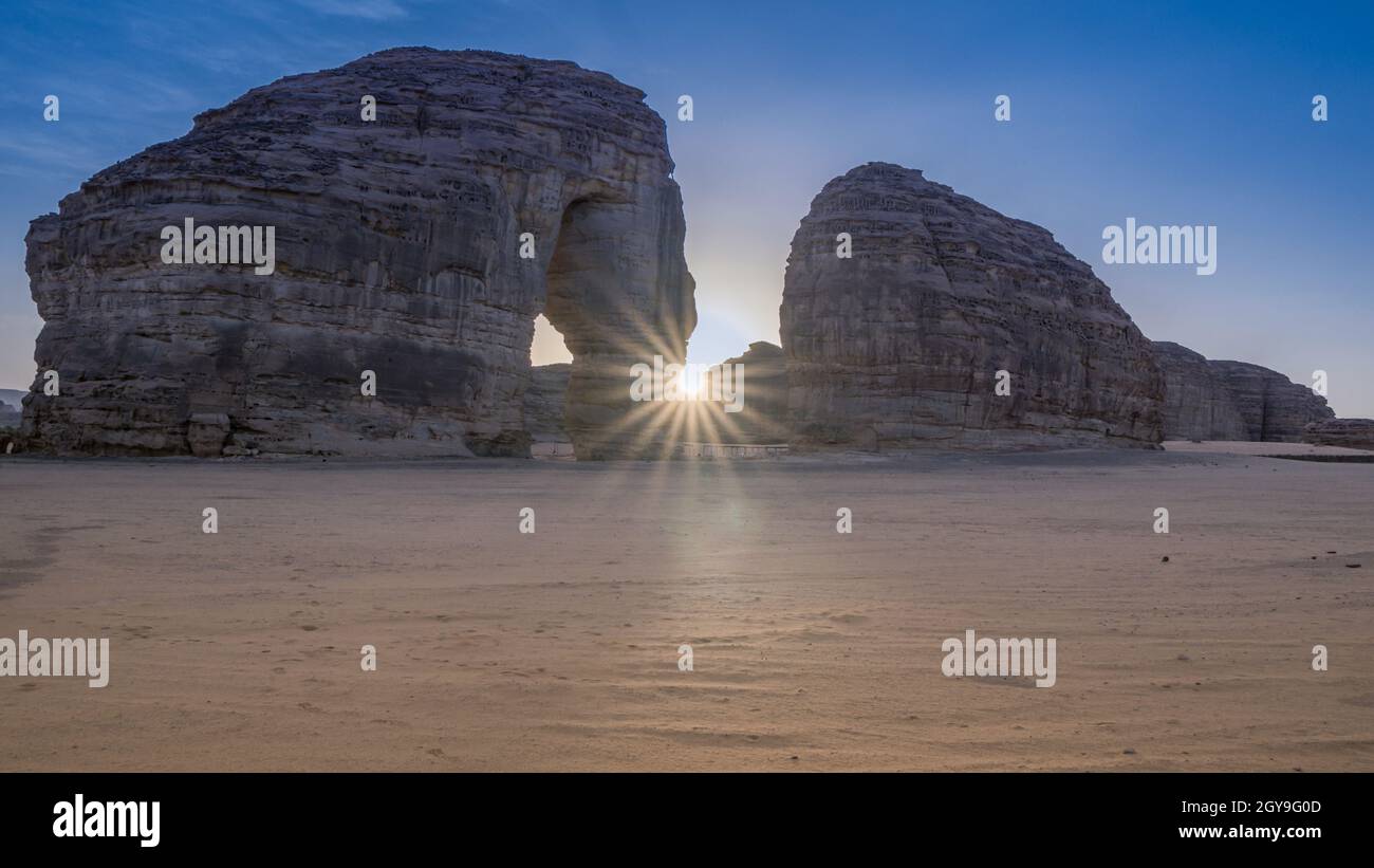 Vue au coucher du soleil sur le célèbre rocher de l'éléphant à HEGRA (AL ULA) Arabie Saoudite Banque D'Images