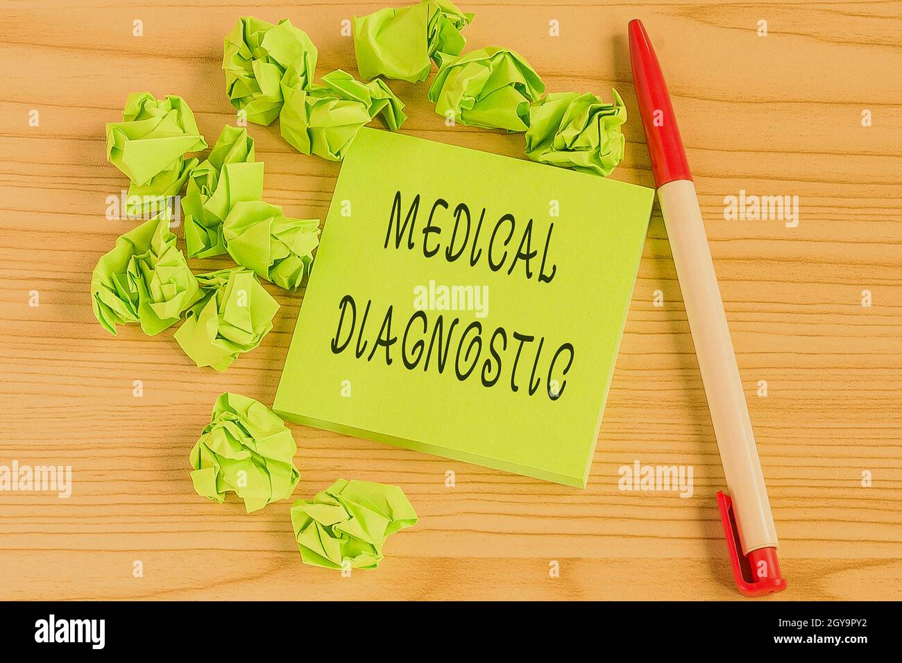 Légende conceptuelle diagnostic médical, mot pour la détection de maladies ou d'autres conditions médicales multiples Collection assortis papeterie de bureau photo Banque D'Images