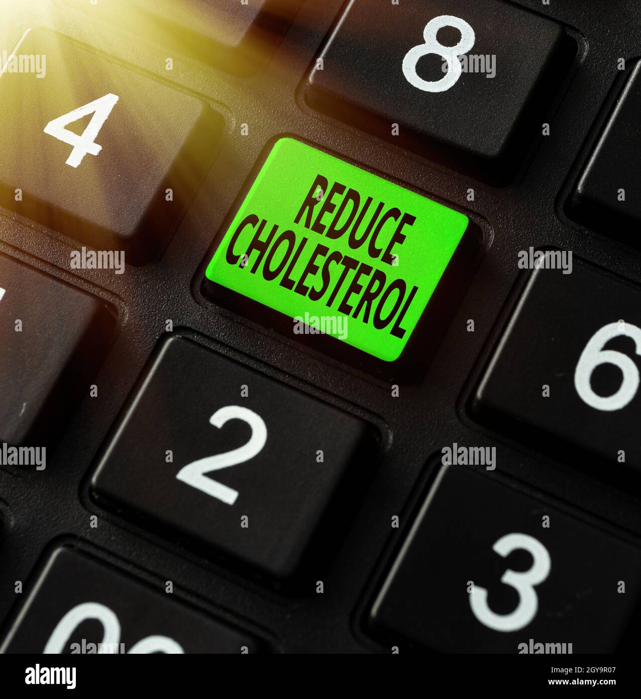Affichage conceptuel réduire le cholestérol, Internet concept diminuer l'apport de graisses saturées dans le régime création de nouveau programme de traitement de texte, la fixation C Banque D'Images