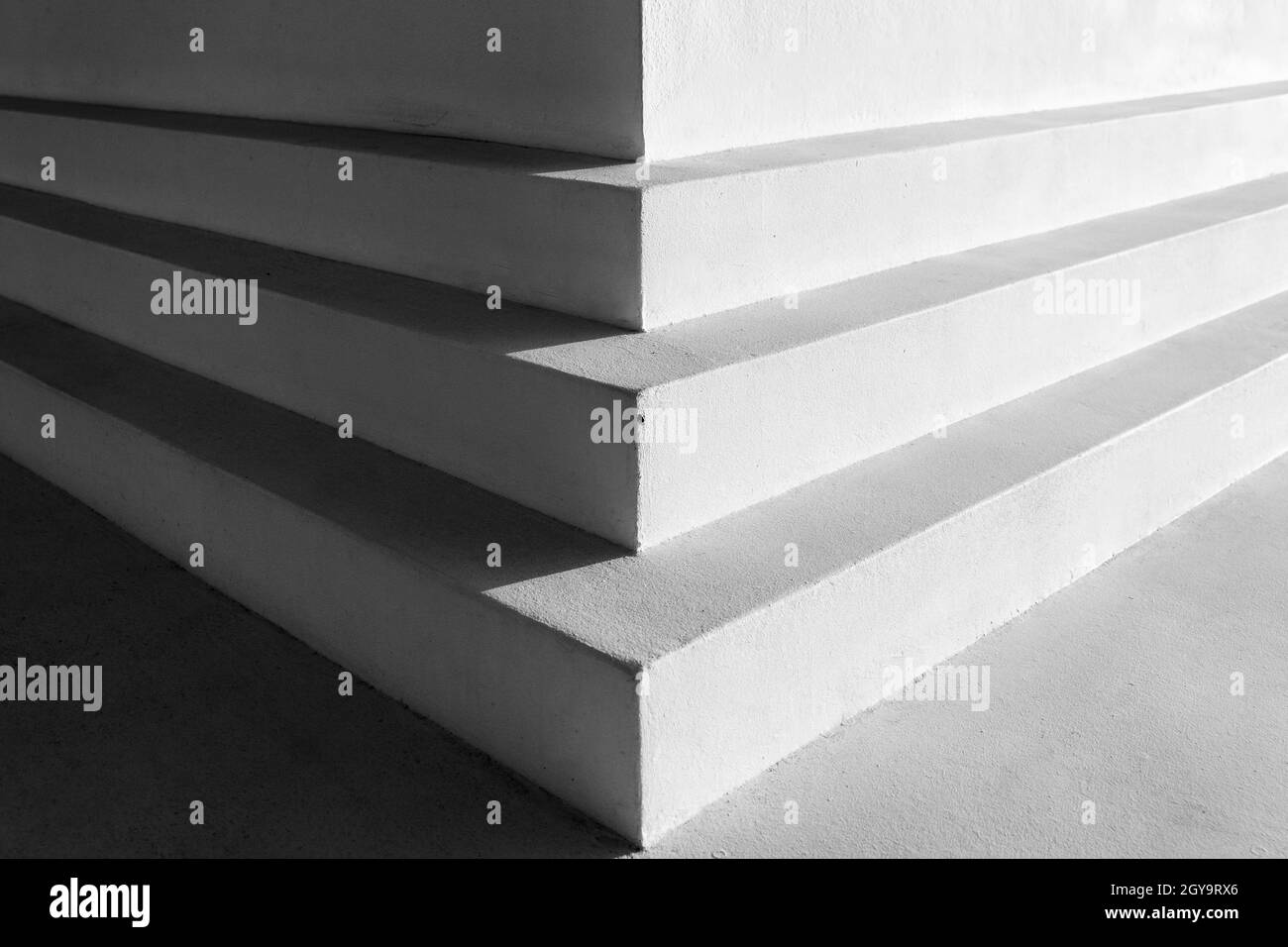 Coin d'un bâtiment blanc abstrait avec des calques Banque D'Images