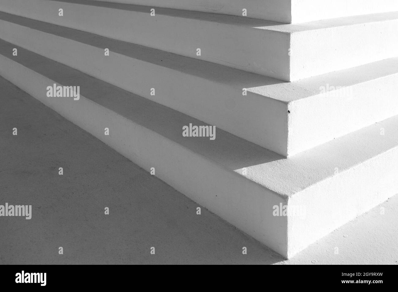 Coin d'un bâtiment blanc abstrait avec des calques Banque D'Images