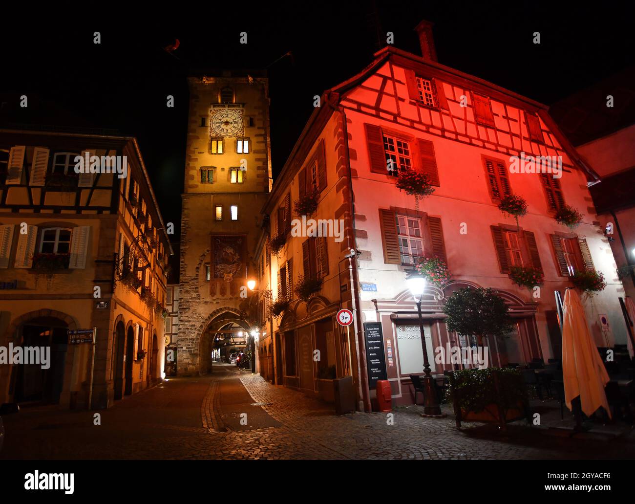 Ribeauville dans la région Alsace de la France la nuit Banque D'Images