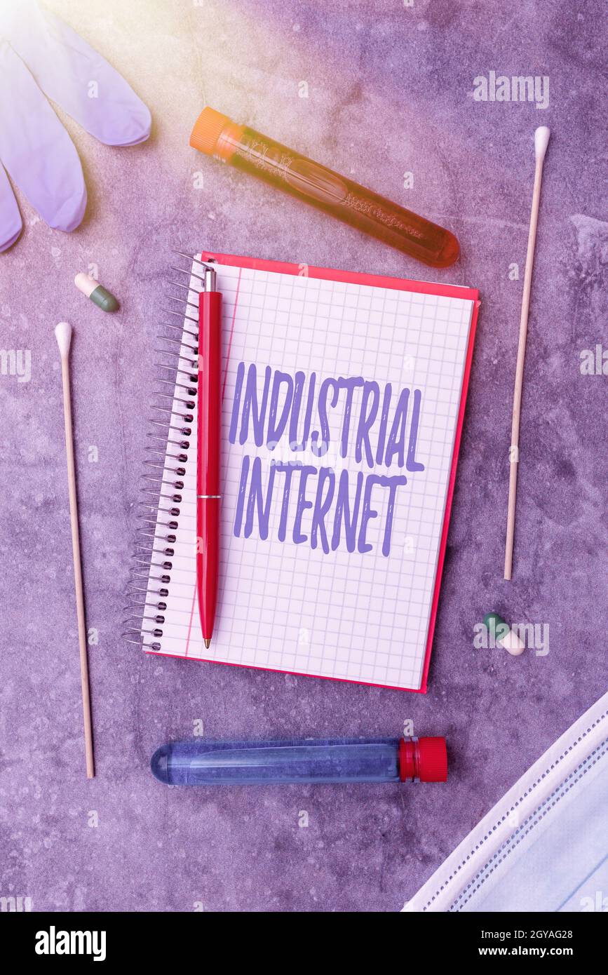 Texte d'écriture Internet industriel, mot écrit sur l'utilisation de l'Internet des objets dans les secteurs industriels écrivant prescription Medicine Laboratory tes Banque D'Images