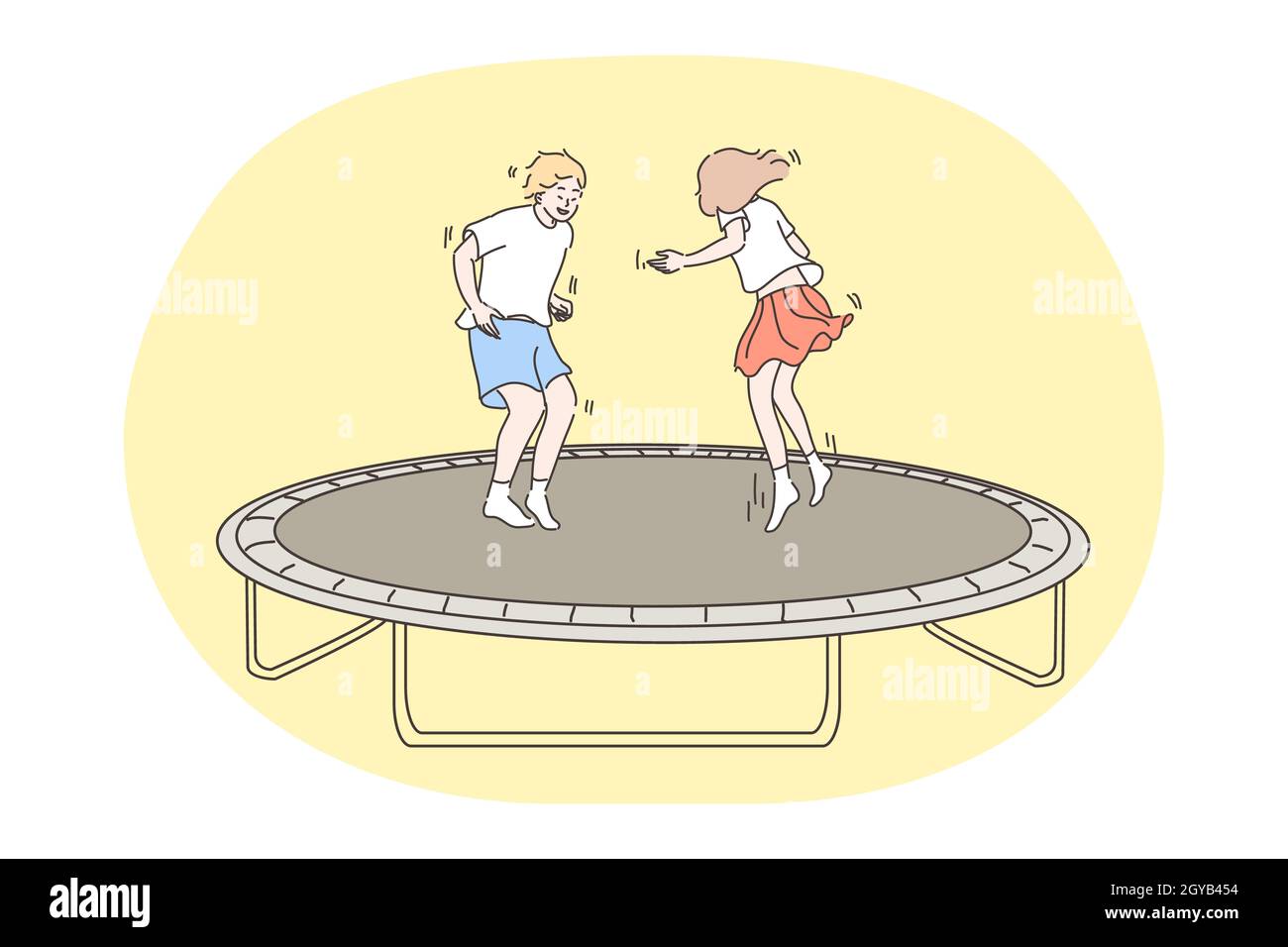 Enfants sautant, enfance, concept amusant. Joyeux garçon fille frère soeur enfants amis rebondissant sur trampoline sur l'aire de jeux ensemble. Le lei amusant de l'été Banque D'Images