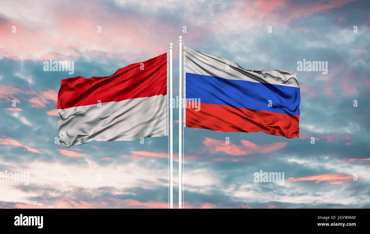 Indonésie et Russie deux drapeaux sur les mâts et bleu nuageux ciel Banque D'Images