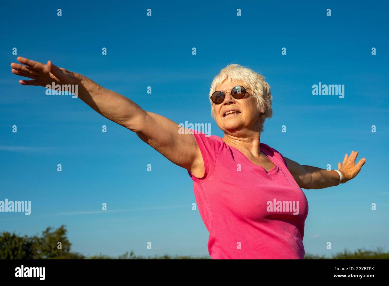 Woman exercising outdoors Banque D'Images