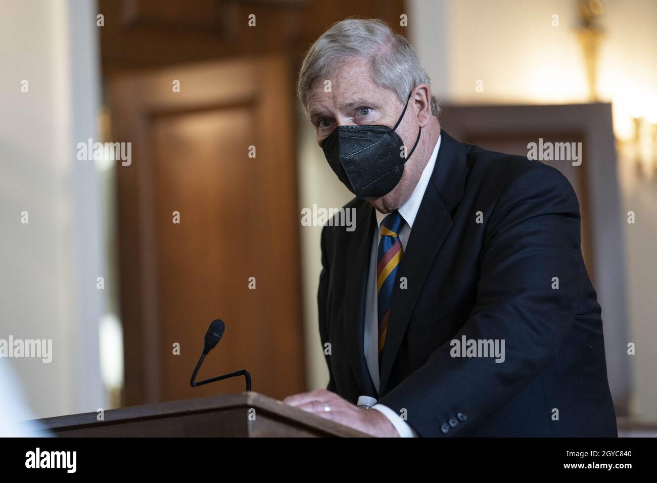 Washington, États-Unis.07e octobre 2021.Le secrétaire à l'Agriculture Tom Vilsack prend la parole lors d'une conférence de presse à la suite d'une audience du Comité de l'agriculture de la Chambre à Capitol Hill à Washington, DC, le jeudi 7 octobre 2021.Photo de Sarah Silbiger/UPI crédit: UPI/Alay Live News Banque D'Images