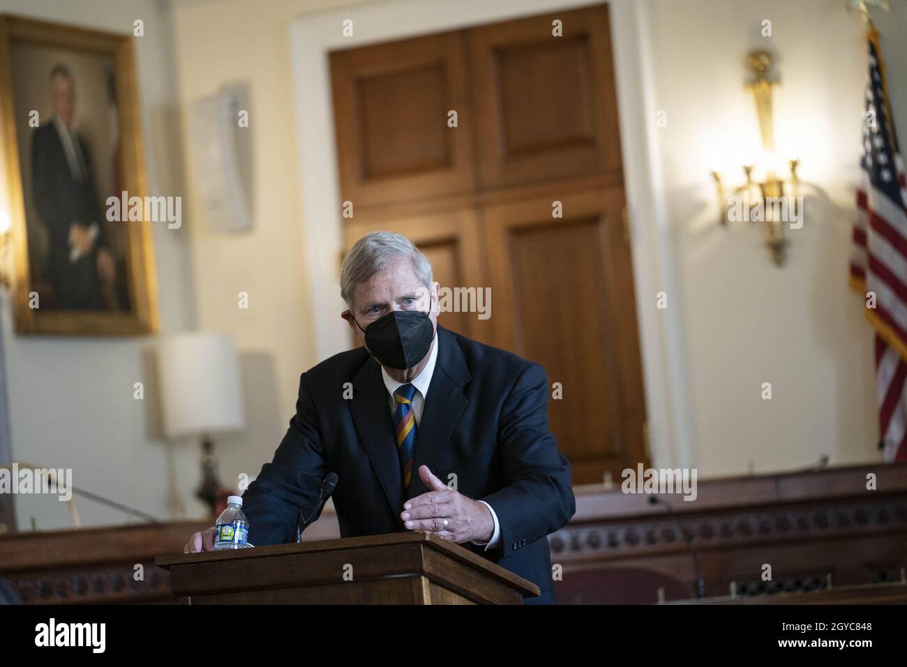 Washington, États-Unis.07e octobre 2021.Le secrétaire à l'Agriculture Tom Vilsack prend la parole lors d'une conférence de presse à la suite d'une audience du Comité de l'agriculture de la Chambre à Capitol Hill à Washington, DC, le jeudi 7 octobre 2021.Photo de Sarah Silbiger/UPI crédit: UPI/Alay Live News Banque D'Images