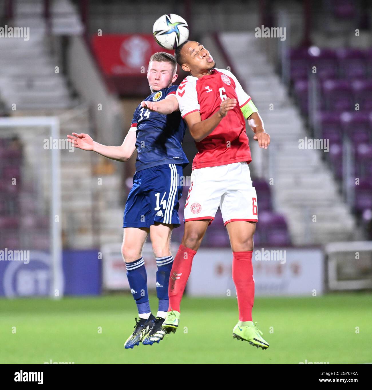 Tynecastle Park, Édimbourg, Écosse, Royaume-Uni.7 octobre 2021.Championnat UEFA des moins de 21 ans qualification Ecosse / Danemark.Pic montre Stephen Kelly Scotland U-21 vs Nikolas Nartey Danemark U-21 crédit: eric mccowat/Alay Live News Banque D'Images