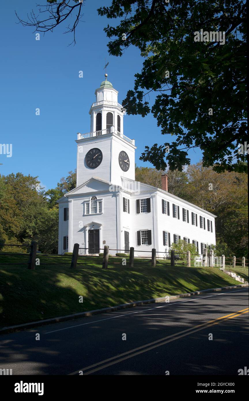 Eglise sur la colline, 1769 - bldg.1845 - Maison de rencontre et église - Lenox, Massachusetts, Etats-Unis Banque D'Images