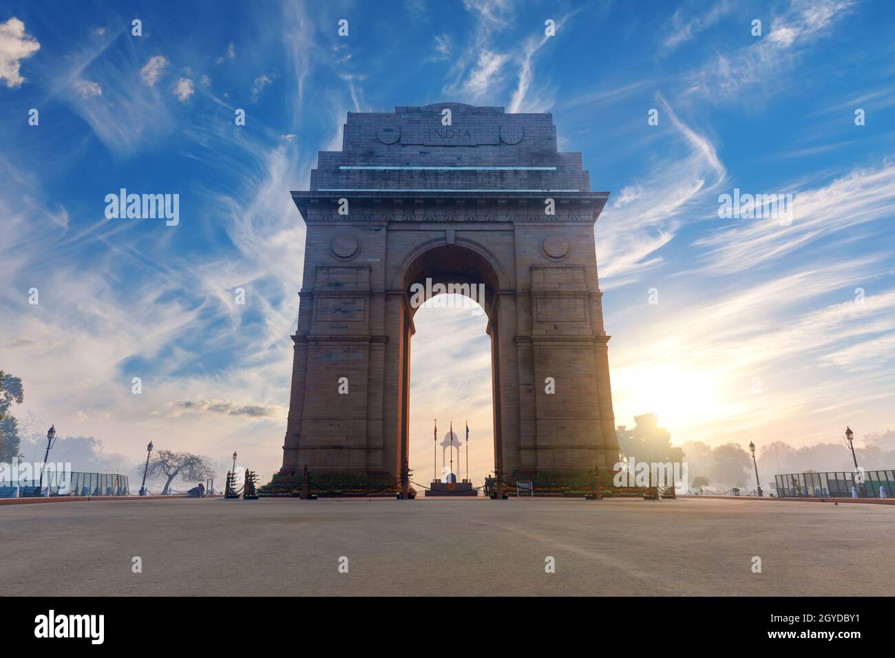 Porte de l'Inde au lever du soleil, célèbre monument de New Dehli, pas de gens. Banque D'Images