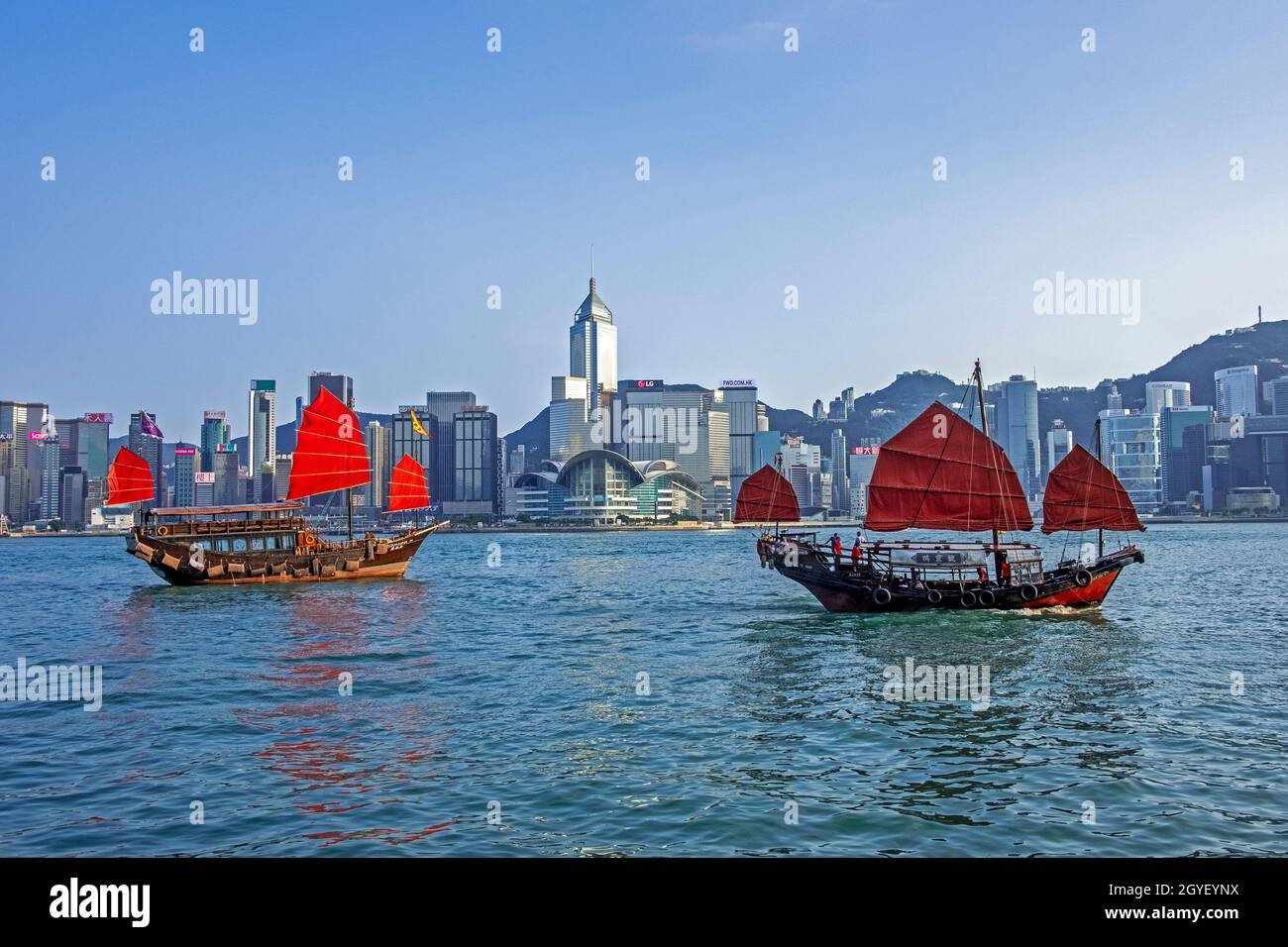 A Junk on Victoria Harbour, Hong Kong, Chine Banque D'Images