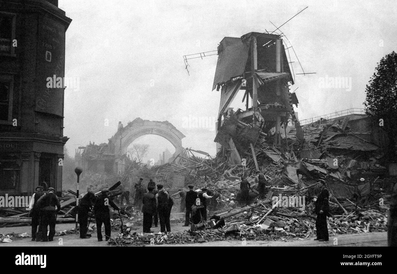 Des bâtiments ont été épatés à Londres lors de la surmontée du Blitz en 1940 Banque D'Images