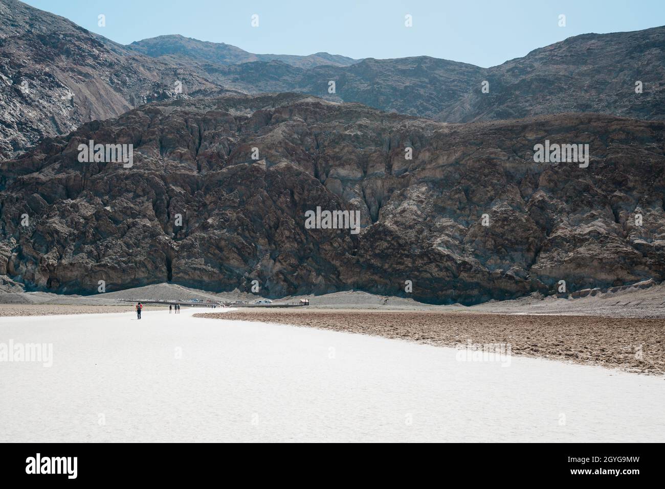 Sentier des salines du bassin de Badwater dans le parc national de la Vallée de la mort, en Californie Banque D'Images