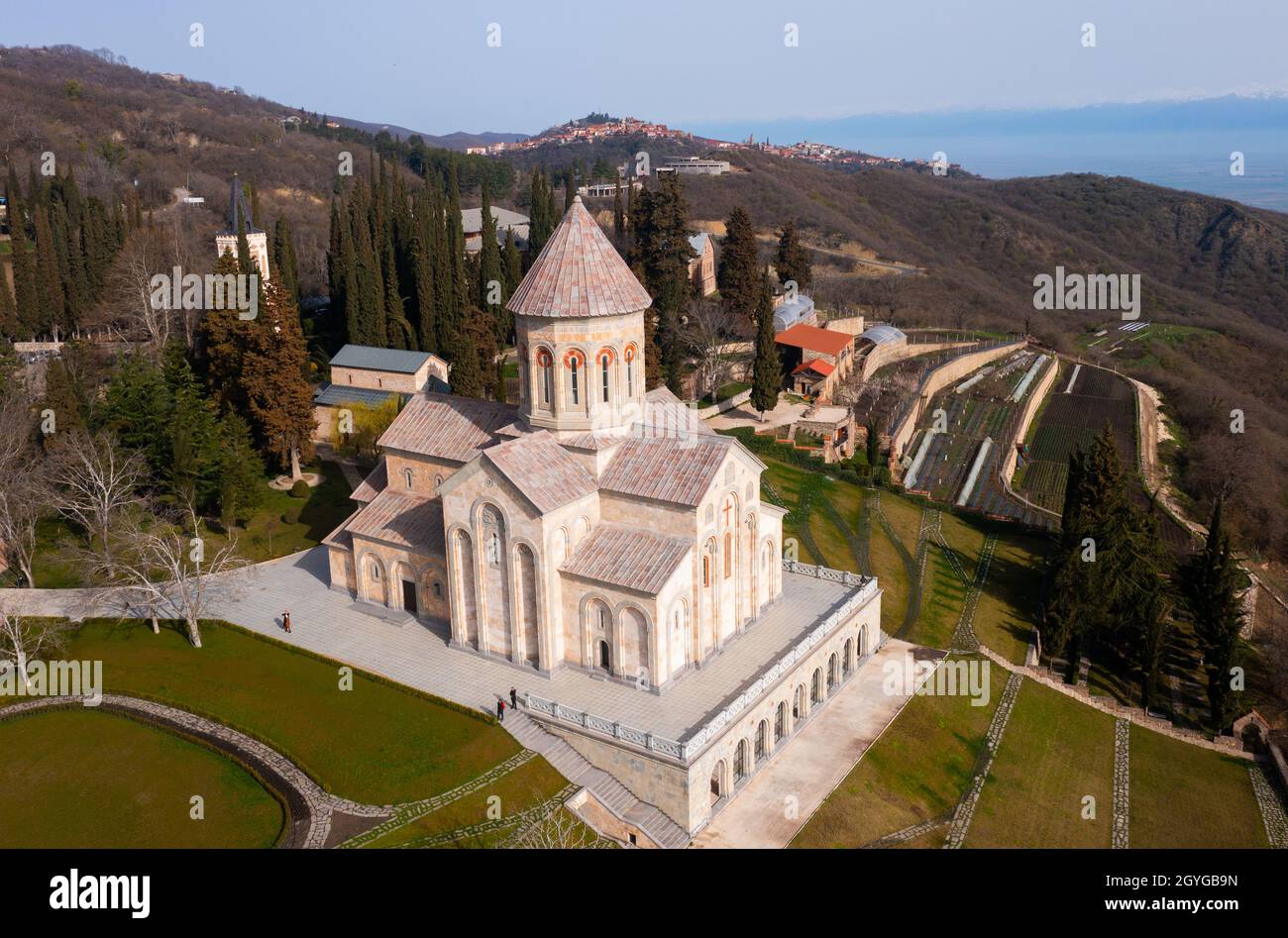 Vue aérienne de printemps de l'église Saint-Nino dans le monastère de Bodbe Banque D'Images