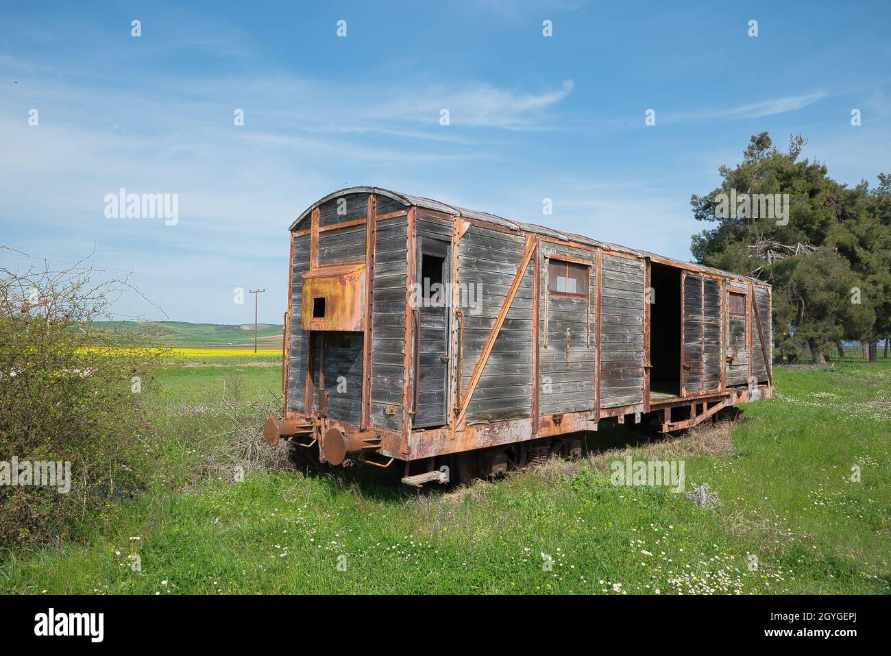 Vieux wagons de chemin de fer à la gare, abandonnés vieux wagons de train dans un abandonné Banque D'Images