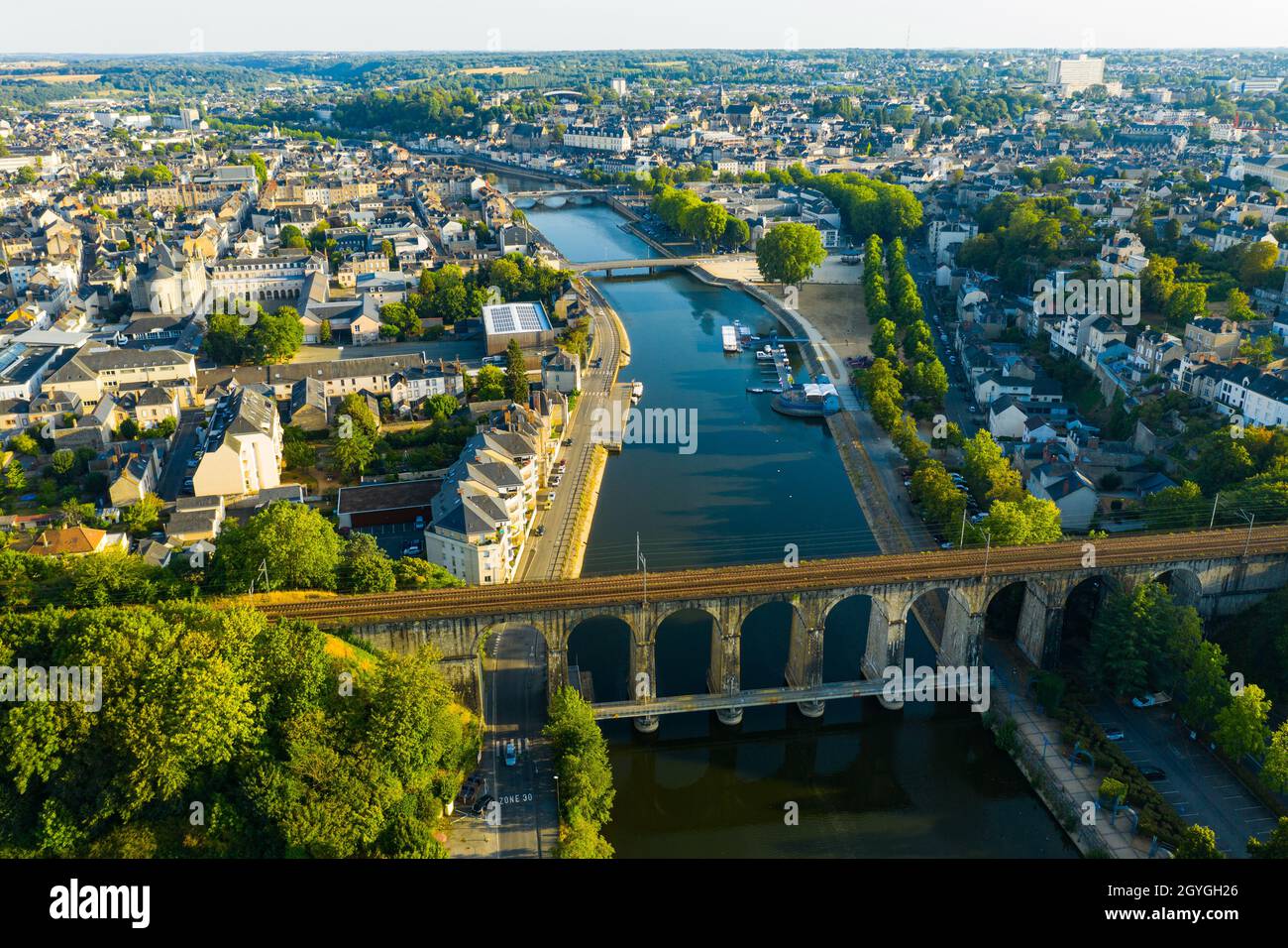 Vue aérienne de la ville française Laval, Mayenne Banque D'Images