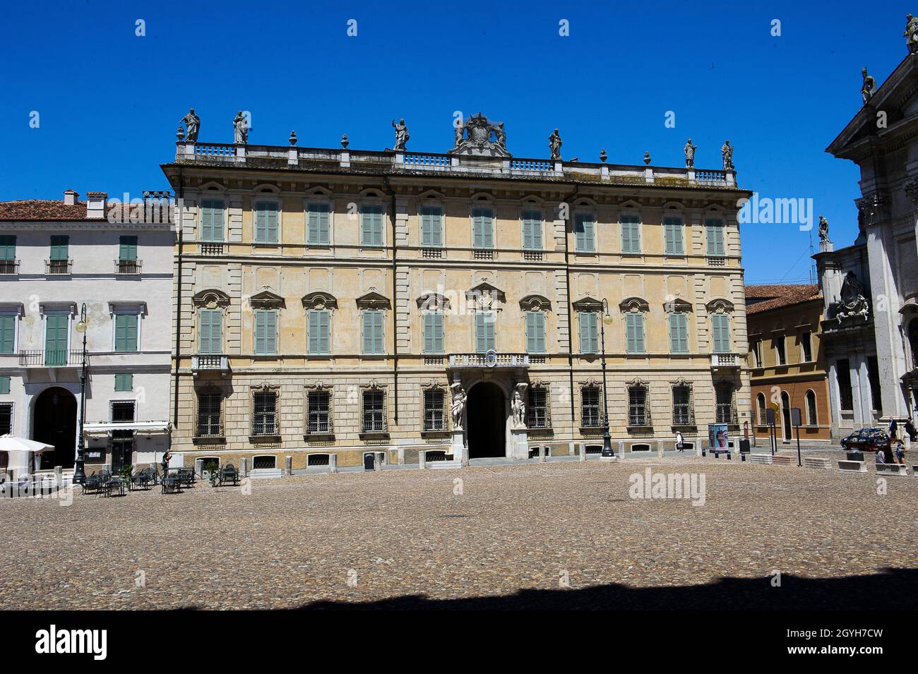 Europe, Italie, Lombardie, Palazzo Ducale dei Gonzaga sur la piazza Sordello à Mantoue.Cathédrale Saint-Pierre et archevêque Banque D'Images