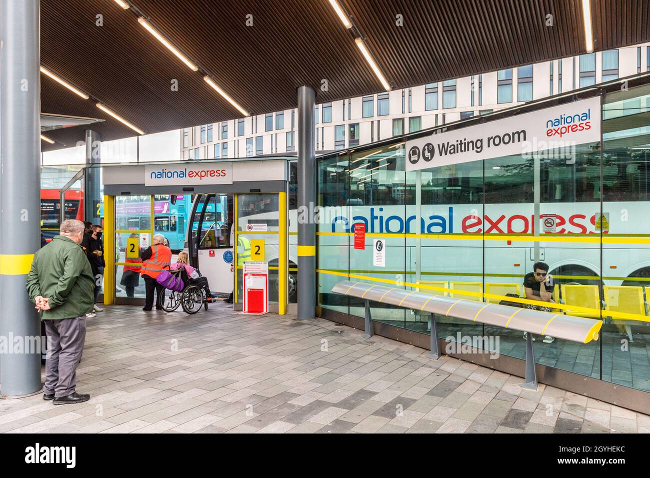 Arrêt de bus National Express à Liverpool, Merseyside, Royaume-Uni. Banque D'Images