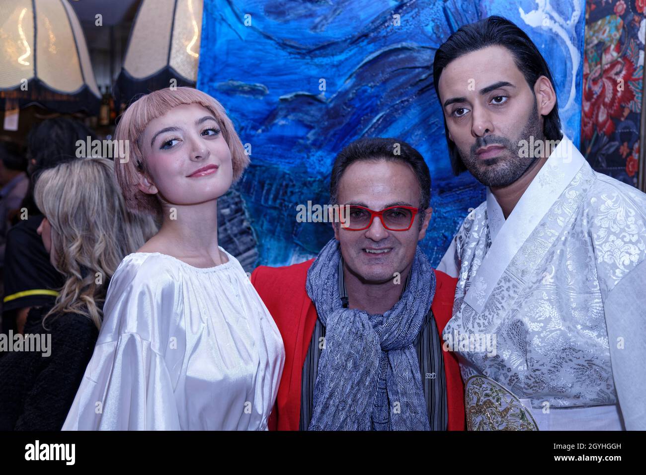 Paris, France. 6th octobre 2021. Jade-Inès Bricard, Laurent Amar et Kader Mazidi assistent au spectacle DE mode LOVE HAPPES de Korean Grace Moon Banque D'Images