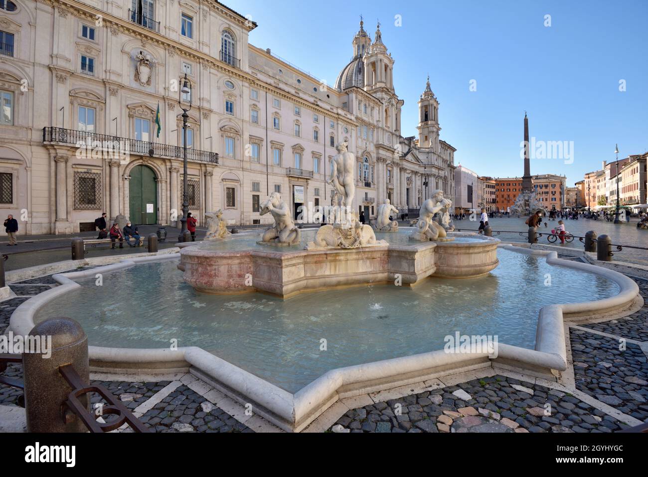 Italie, Rome, Piazza Navona, fontaine de la Maure et église de Sant'Agnese in Agone Banque D'Images