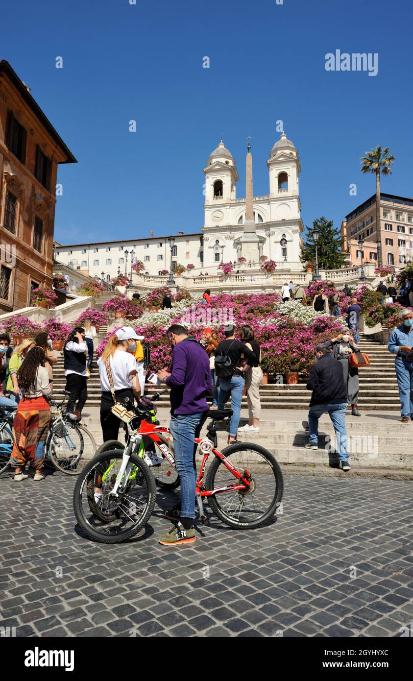Italie, Rome, marches espagnoles avec des fleurs Banque D'Images