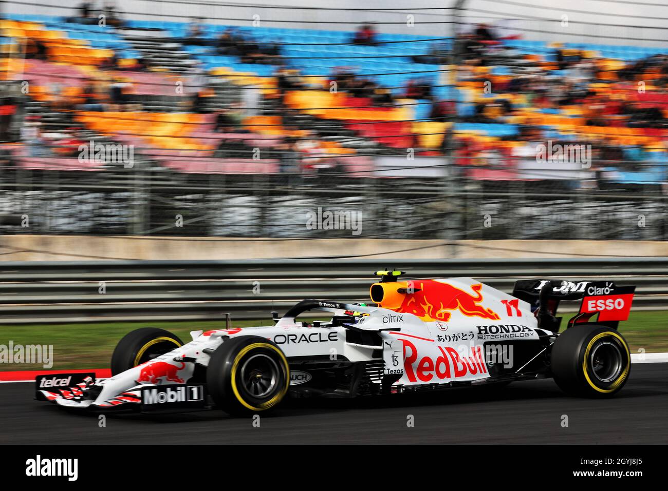 Istanbul, Turquie.08 octobre 2021.Sergio Perez (MEX) Red Bull Racing RB16B.Championnat du monde de Formule 1 08.10.2021, Rd 16, Grand Prix de Turquie, Istanbul, Turquie,Journée d'entraînement.Le crédit photo doit être lu : images XPB/Press Association.Crédit : XPB Images Ltd/Alamy Live News Banque D'Images