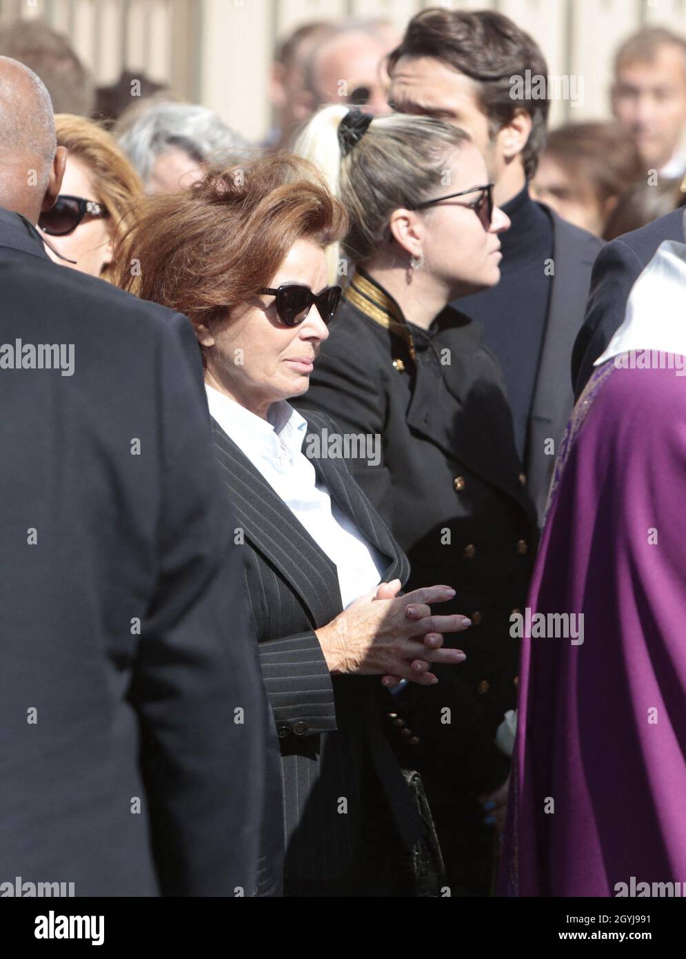 Marseille, France.08 octobre 2021.Dominique Tapie après la messe funéraire dédiée à Bernard Tapie, le magnat, acteur et politicien français, au grand cathedrol à Marseille, dans le sud-est de la France, le 8 octobre 2021.Bernard Tapie, dont la carrière de fanfaron lui a valu des millions de fans malgré une série de condamnations légales, est décédé à l'âge de 78 ans le 3 octobre 2021, après quatre années de lutte contre le cancer de l'estomac.Photo de Patrick Aventurier/ABACAPRESS.COM crédit: Abaca Press/Alay Live News Banque D'Images